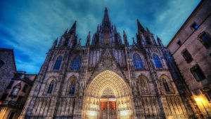 Vetlla Pasqual des de la catedral de Barcelona #Preguemacasa