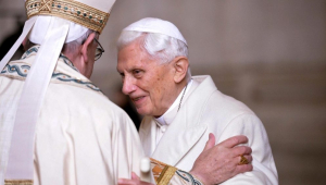 La pregària del Papa Francesc per Georg Ratzinger
