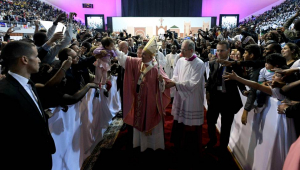 Vox s'alinea amb la jerarquia més ultramuntana davant del papa Francesc