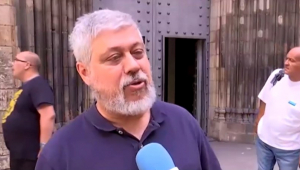 El rector de l'Església de Santa Anna de Barcelona ofereix un sostre a desenes de migrants sense recursos
