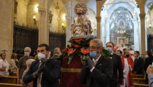 Reus acomiada Sant Pere amb un solemne ofici amb aforament limitat i tronada aèria