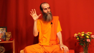 Videoensenyament, kirtan i meditació, amb Swami Satyananda Saraswati