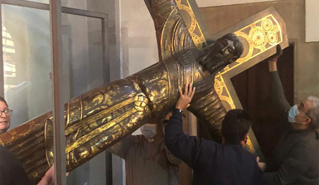 Inicien la restauració de la talla de la Santa Majestat de Caldes de Montbui