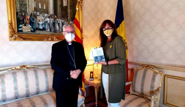 La presidenta del Parlament visita l'arquebisbe d'Urgell