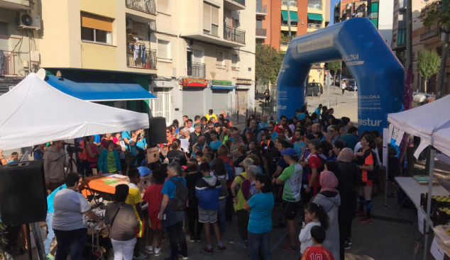 La segona edició de la Cursa d’Orientació Solidària aplega 200 persones al barri de La Salut Alta de Badalona