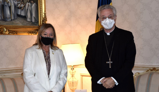 Vives es reuneix amb la directora general d'Afers Religiosos