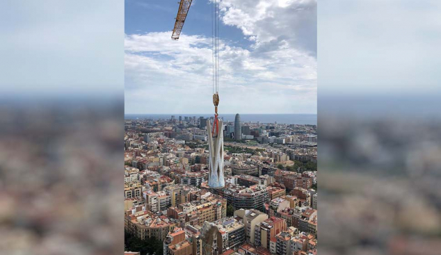 La Sagrada Família, a un pas d’acabar la torre de la Mare de Déu