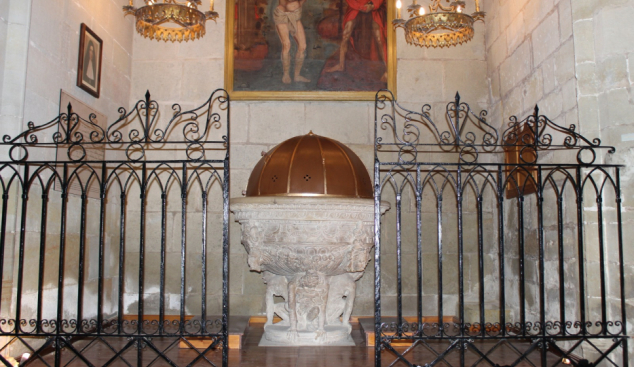 Santa Maria de Cervera recupera la coberta de la pica baptismal