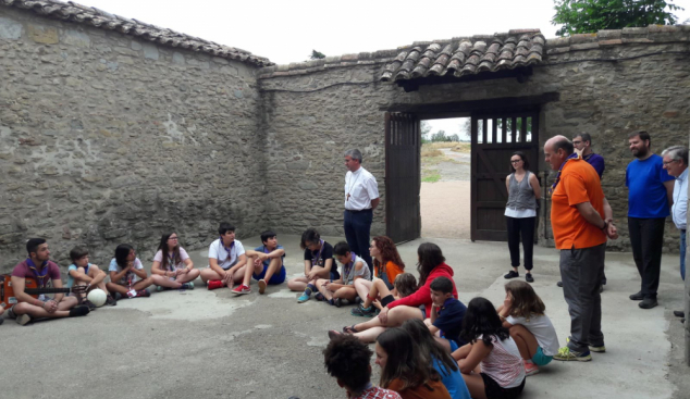 El bisbe auxiliar de Barcelona i el bisbe de Terrassa visiten les colònies d’estiu de Fundació Pere Tarrés