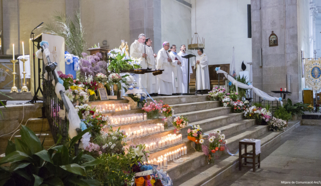 Més de 500 persones tornen la Mare de Déu del Remei a l'ermita