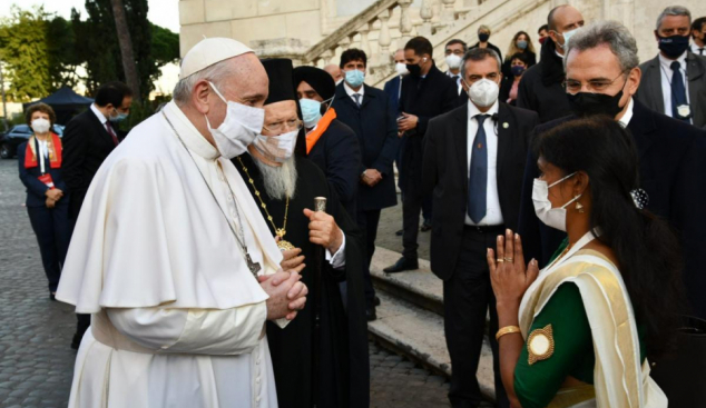 El Papa Francesc prega amb representants de les grans religions per la pau