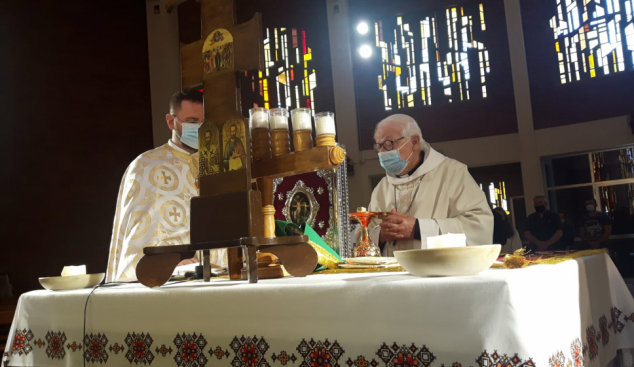 Francesc Pardo visita  la comunitat catòlica ucraïnesa de Sant Feliu de Guíxols