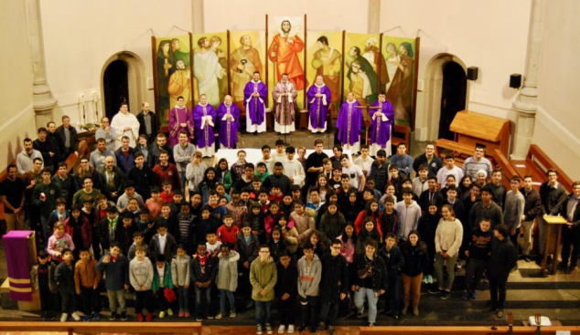 Els escolans de Barcelona i Sant Feliu descobreixen l'alegria de Jesús