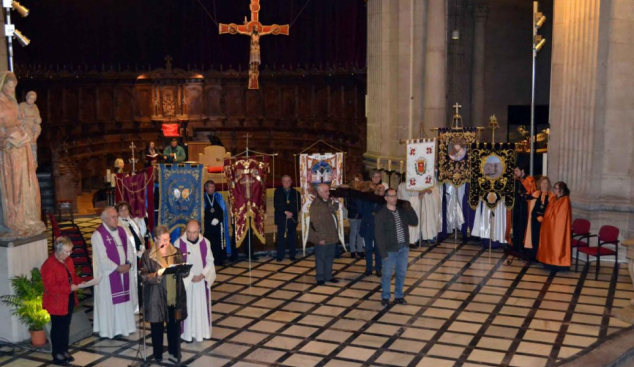 Les confraries lleidatanes de Setmana Santa s'apleguen a la catedral en un Via Crucis conjunt