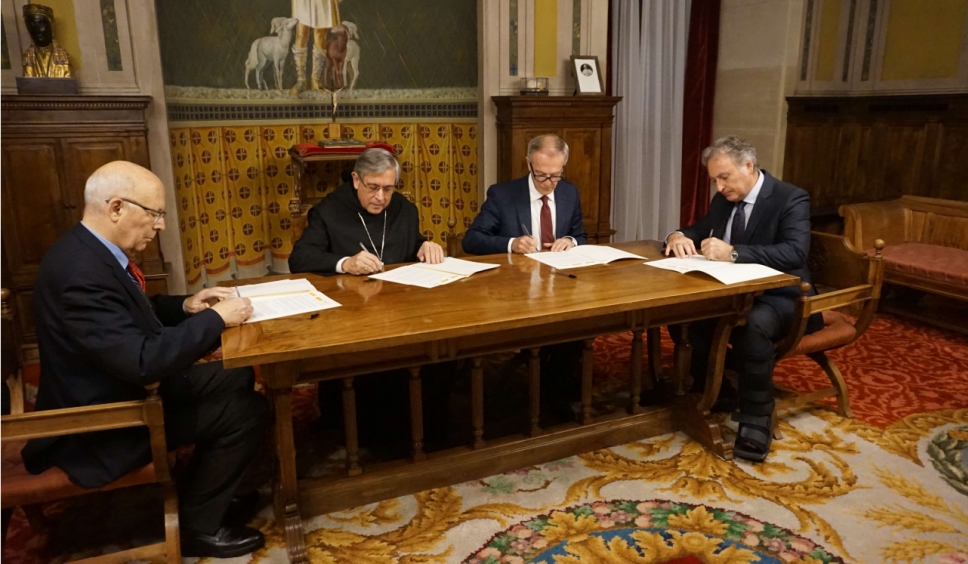 Firma del acuerdo en Montserrat