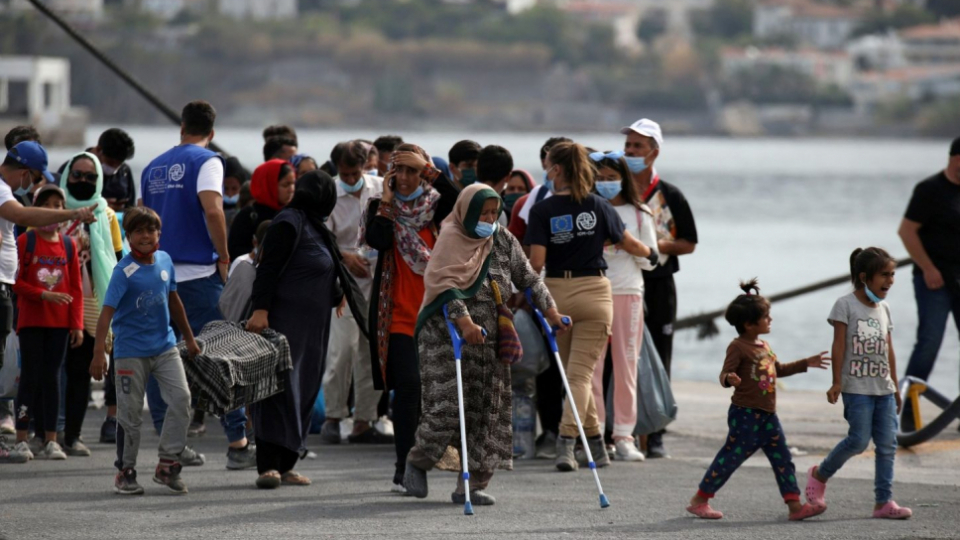 Un grup de migrants i refugiats a Lesbos | Vatican News