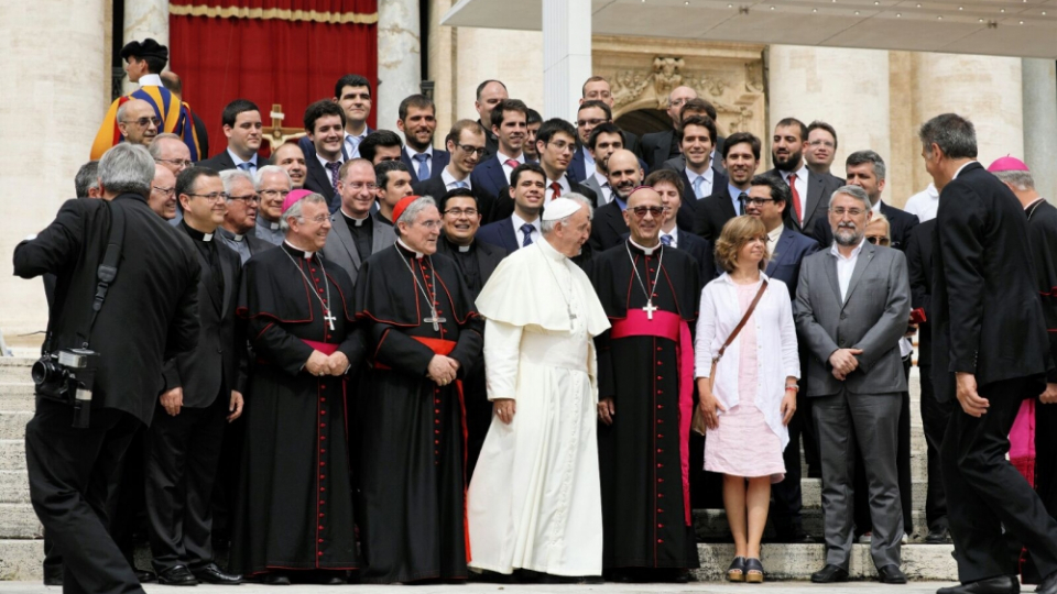 Els bisbes, consell episcopal i seminaristes de Barcelona i Consellera [Foto: Guillermo Simón. Arquebisbat Barcelona]