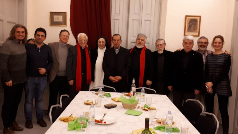 En una trobada amb Sor Lucía Caram, el Padre Ángel, entre altres