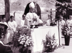 Benedicció de la primera pedra del nou temple de Bofill, l’any 1974
